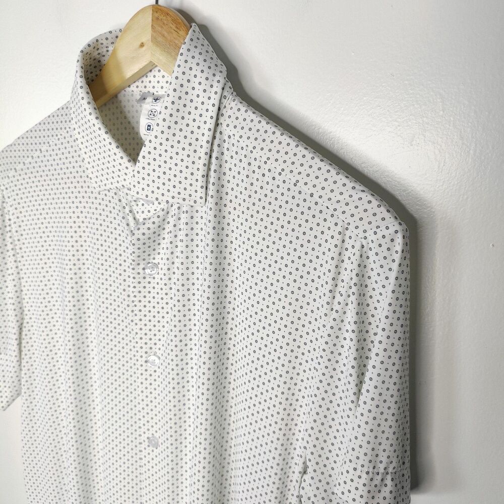 State & Liberty Shirt Mens Medium White Tech Stretch Short Sleeve Button Up AOP